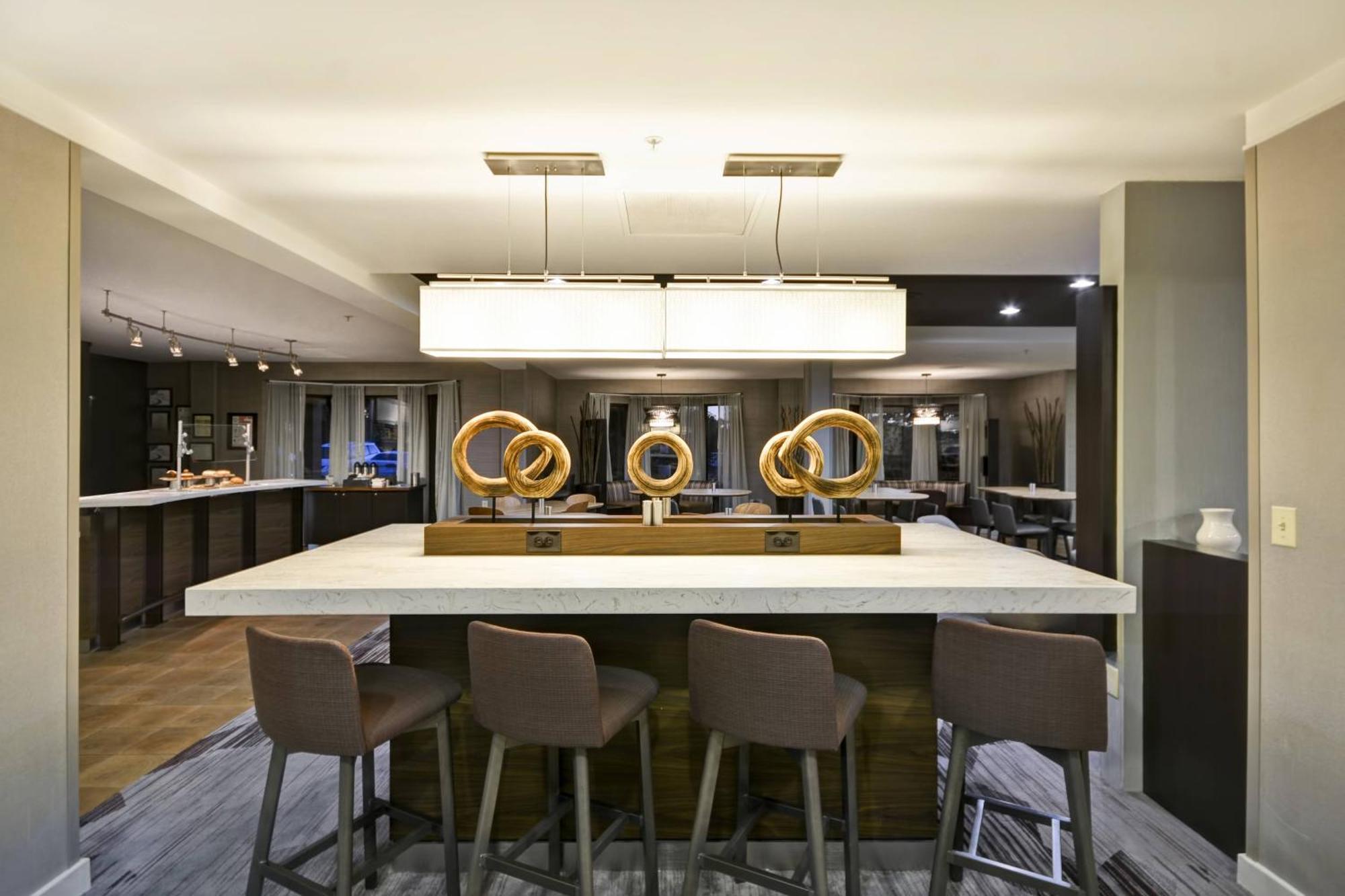 Отель Courtyard By Marriott Долтон Экстерьер фото