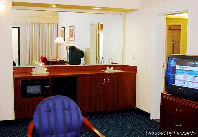 Отель Courtyard By Marriott Долтон Экстерьер фото