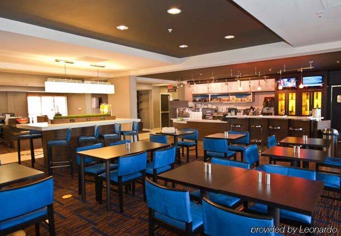 Отель Courtyard By Marriott Долтон Экстерьер фото