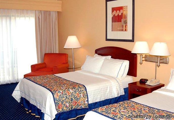 Отель Courtyard By Marriott Долтон Экстерьер фото