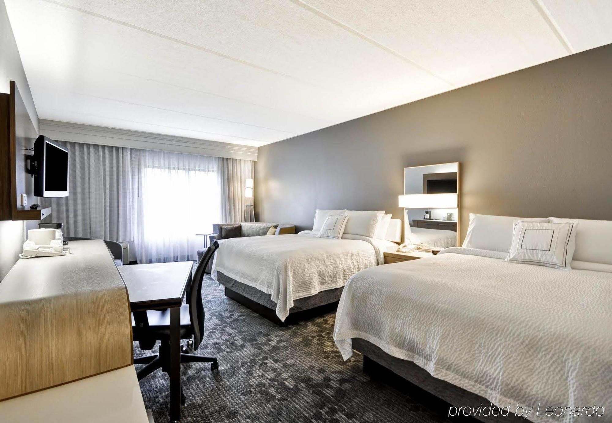 Отель Courtyard By Marriott Долтон Экстерьер фото