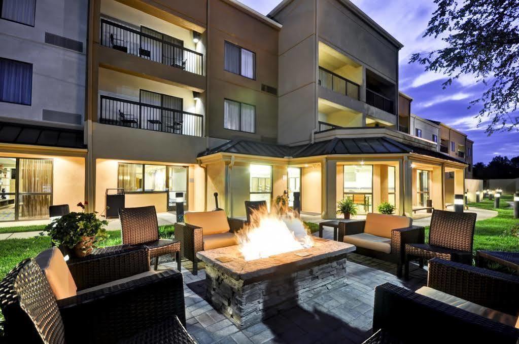 Отель Courtyard By Marriott Долтон Экстерьер фото