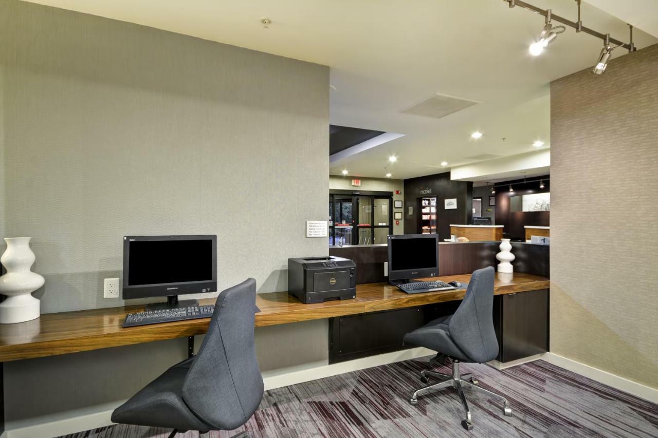 Отель Courtyard By Marriott Долтон Экстерьер фото